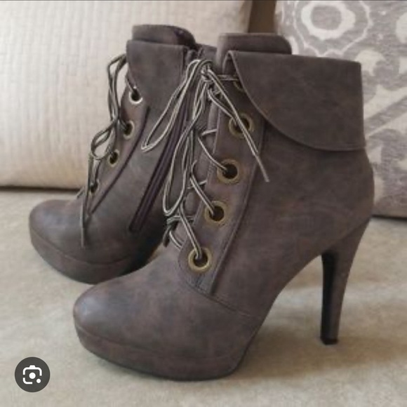 2 Lips Too Women’s Lace Up Booties Size 11 Grey Faux Suede Lucy Short Rise - Picture 6 of 15